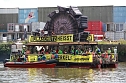 Wasserdemo auf der Elbe (Foto: Greenpeace/PressMedia)