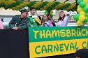 Fr&ouml;hliche Menschen feierten bei strahlendem Sonnenschein den Karnevalsumzug durch Bad Langensalza (Foto: Eva Maria Wiegand)