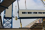 Neue Seilfahrtsbr&uuml;cke wird montiert (Foto: Karl-Heinz Herrmann)