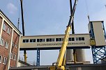 Neue Seilfahrtsbr&uuml;cke wird montiert (Foto: Karl-Heinz Herrmann)