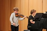Junge Geiger im Konzert (Foto: Karl-Heinz Herrmann)