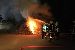 Holz brennt an Landkreisgrenze (Foto: S. Dietzel)