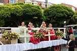 Farbenfroher Festumzug zum 211. Brunnenfest in Bad Langensalza (Foto: Eva Maria Wiegand) Farbenfroher Festumzug zum 211. Brunnenfest in Bad Langensalza (Foto: Eva Maria Wiegand)