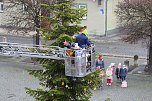 Gro&szlig;e Weihnachtsbaumschm&uuml;ck-Aktion auf dem T&ouml;pfermarkt in Bad Langensalza (Foto: emw/oas)