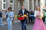 v.li.n.re. Kurdirektorin Katja Rudolph, B&uuml;rgermeister Matthias Reinz, Rosenk&ouml;nigin Maxima (Foto: Eva Maria Wiegand)