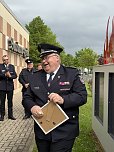 Ehrung der Alterskameraden - Feuerwehrstele vor dem Barbaraheim Mühlhausen (Foto: LRA Unstrut-Hainich-Kreis) Ehrung der Alterskameraden - Feuerwehrstele vor dem Barbaraheim Mühlhausen (Foto: LRA Unstrut-Hainich-Kreis)