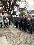 Ehrung der Alterskameraden - Feuerwehrstele vor dem Barbaraheim Mühlhausen (Foto: LRA Unstrut-Hainich-Kreis) Ehrung der Alterskameraden - Feuerwehrstele vor dem Barbaraheim Mühlhausen (Foto: LRA Unstrut-Hainich-Kreis)