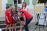 Fans und Cheftrainer des Thüringer HC Herbert Müller verabschieden neun Spitzenhandballerinnen in Bad Langensalza (Foto: Eva Maria Wiegand) Fans und Cheftrainer des Thüringer HC Herbert Müller verabschieden neun Spitzenhandballerinnen in Bad Langensalza (Foto: Eva Maria Wiegand)
