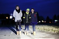 Sichtbarkeit im Straßenverkehr: Wer hell gekleidet ist, wird besser gesehen. Am besten sind jedoch reflektierende Materialien Bild: Sichtbarkeit im Straßenverkehr: Wer hell gekleidet ist, wird besser gesehen. Am besten sind jedoch reflektierende Materialien