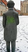 Denkmal beschmiert Bild: Denkmal beschmiert
