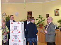Übergabe der Bauschutzbrillen an Abgeordneten des Landtages Bild: Übergabe der Bauschutzbrillen an Abgeordneten des Landtages