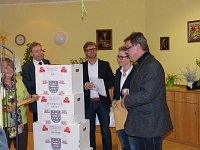 Übergabe der Bauschutzbrillen an Abgeordneten des Landtages Bild: Übergabe der Bauschutzbrillen an Abgeordneten des Landtages