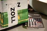 Zoll: Paketkontrolle Bild: Zoll: Paketkontrolle