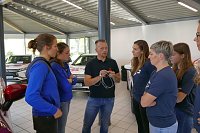Autos an THC-Mädels übergeben Bild: Autos an THC-Mädels übergeben