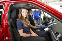 Autos an THC-Mädels übergeben Bild: Autos an THC-Mädels übergeben