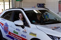 Autos an THC-Mädels übergeben Bild: Autos an THC-Mädels übergeben