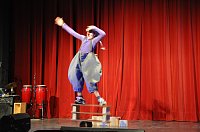 Bild: Salto Mortale im Theater