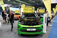 Peter Blei unterwegs auf der Erfurter Automobilmesse Bild: Peter Blei unterwegs auf der Erfurter Automobilmesse