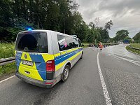 Für immer verloren: ein Lkw verlor am morgen eine Ladung Bier auf der Bundesstraße Bild: Für immer verloren: ein Lkw verlor am morgen eine Ladung Bier auf der Bundesstraße