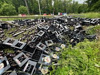 Für immer verloren: ein Lkw verlor am morgen eine Ladung Bier auf der Bundesstraße Bild: Für immer verloren: ein Lkw verlor am morgen eine Ladung Bier auf der Bundesstraße