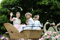 Farbenfroher Festumzug zum 211. Brunnenfest in Bad Langensalza Bild: Farbenfroher Festumzug zum 211. Brunnenfest in Bad Langensalza