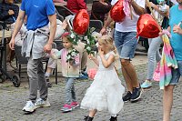 211. Brunnenfestumzug in Bad Langensalza mit vielen fröhlichen Akteuren Bild: 211. Brunnenfestumzug in Bad Langensalza mit vielen fröhlichen Akteuren