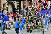 211. Brunnenfestumzug in Bad Langensalza mit vielen fröhlichen Akteuren Bild: 211. Brunnenfestumzug in Bad Langensalza mit vielen fröhlichen Akteuren