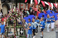 211. Brunnenfestumzug in Bad Langensalza mit vielen fröhlichen Akteuren Bild: 211. Brunnenfestumzug in Bad Langensalza mit vielen fröhlichen Akteuren