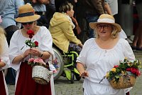 211. Brunnenfestumzug in Bad Langensalza mit vielen fröhlichen Akteuren Bild: 211. Brunnenfestumzug in Bad Langensalza mit vielen fröhlichen Akteuren