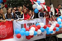 Teilnehmerinnen und Teilnehmer des Festumzuges zum 211. Brunnenfest in Bad Langensalza Bild: Teilnehmerinnen und Teilnehmer des Festumzuges zum 211. Brunnenfest in Bad Langensalza