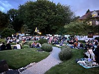 Picknick und gute Stimmung zum Lichterfest Bild: Picknick und gute Stimmung zum Lichterfest