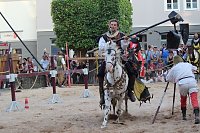 Hochprofessionelle Reitershow mit "Wenzel Ritterspiele" Bild: Hochprofessionelle Reitershow mit "Wenzel Ritterspiele"