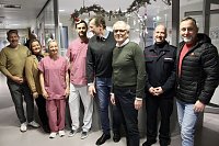 Bild: Die Stationsleiterin der Kardiologie, Schwester Manuela und Pfleger Christian empfingen die Besucher  