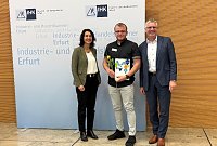 Dr. Cornelia Haase-Lerch, Hauptgeschäftsführerin der IHK Erfurt, Martin Nary aus Nordhausen, Elektroniker für Betriebstechnik bei Schachtbau Nordhausen GmbH, Thomas Fahlbusch, Abteilungsleiter Aus- und Weiterbildung der IHK Erfurt Bild: Dr. Cornelia Haase-Lerch, Hauptgeschäftsführerin der IHK Erfurt, Martin Nary aus Nordhausen, Elektroniker für Betriebstechnik bei Schachtbau Nordhausen GmbH, Thomas Fahlbusch, Abteilungsleiter Aus- und Weiterbildung der IHK Erfurt