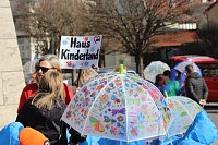 Bild: Einhundertundzwanzig Kindergartenkinder feierten mit ihren Erzieherinnen und Erziehern das 20. Jubil&auml;um des Schwefel-Sole-Heilbades Bad Langensalza mit einem Festumzug