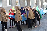 Bild: Einhundertundzwanzig Kindergartenkinder feierten mit ihren Erzieherinnen und Erziehern das 20. Jubil&auml;um des Schwefel-Sole-Heilbades Bad Langensalza mit einem Festumzug