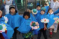 Bild: Einhundertundzwanzig Kindergartenkinder feierten mit ihren Erzieherinnen und Erziehern das 20. Jubil&auml;um des Schwefel-Sole-Heilbades Bad Langensalza mit einem Festumzug
