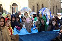 Bild: Einhundertundzwanzig Kindergartenkinder feierten mit ihren Erzieherinnen und Erziehern das 20. Jubil&auml;um des Schwefel-Sole-Heilbades Bad Langensalza mit einem Festumzug