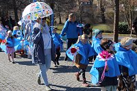 Bild: Einhundertundzwanzig Kindergartenkinder feierten mit ihren Erzieherinnen und Erziehern das 20. Jubil&auml;um des Schwefel-Sole-Heilbades Bad Langensalza mit einem Festumzug