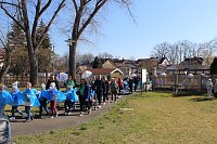 Bild: Einhundertundzwanzig Kindergartenkinder feierten mit ihren Erzieherinnen und Erziehern das 20. Jubil&auml;um des Schwefel-Sole-Heilbades Bad Langensalza mit einem Festumzug