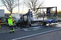 Bild: LKW brannte auf der Autobahn-Rastst&auml;tte
