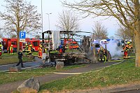 Bild: LKW brannte auf der Autobahn-Rastst&auml;tte