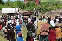 500 Jahre nach dem Bauernkrieg stellen 30 Darsteller in historischen Gewändern den Müntzer-Zug nach und machen Station in Ebeleben Bild: 500 Jahre nach dem Bauernkrieg stellen 30 Darsteller in historischen Gewändern den Müntzer-Zug nach und machen Station in Ebeleben