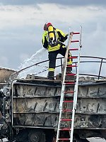Hoher Schaden nach Feuer auf dem Feld Bild: Hoher Schaden nach Feuer auf dem Feld
