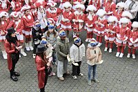 Bild: Beginn der 5. Jahreszeit. Kinder erst&uuml;rmen Langensalzaer Rathaus