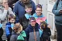 Bild: Beginn der 5. Jahreszeit. Kinder erst&uuml;rmen Langensalzaer Rathaus