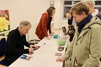 Thomas Rühmann signierte nach dem Konzert CDs und Autogrammkarten Bild: Thomas Rühmann signierte nach dem Konzert CDs und Autogrammkarten