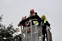 Große Freude bei kleinen Wichteln - Kita Kinder schmücken Weihnachtsbaum am Bad Langensalzaer Rathaus Bild: Große Freude bei kleinen Wichteln - Kita Kinder schmücken Weihnachtsbaum am Bad Langensalzaer Rathaus