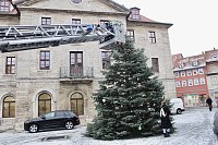Große Freude bei kleinen Wichteln - Kita Kinder schmücken Weihnachtsbaum am Bad Langensalzaer Rathaus Bild: Große Freude bei kleinen Wichteln - Kita Kinder schmücken Weihnachtsbaum am Bad Langensalzaer Rathaus