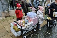 Große Freude bei kleinen Wichteln - Kita Kinder schmücken Weihnachtsbaum am Bad Langensalzaer Rathaus Bild: Große Freude bei kleinen Wichteln - Kita Kinder schmücken Weihnachtsbaum am Bad Langensalzaer Rathaus
